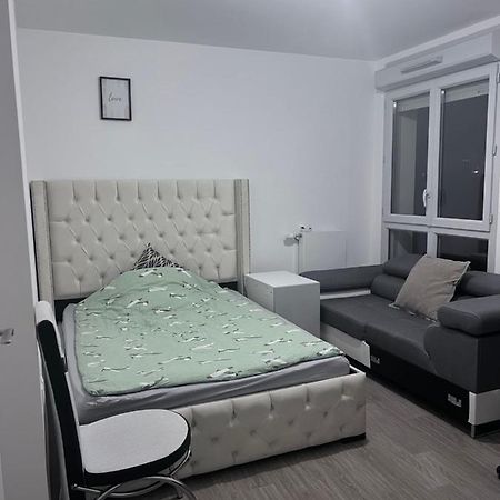 Chambre Individuelle Dans Un Appartement A 37 De Champs Elysees Сартрувіль Екстер'єр фото
