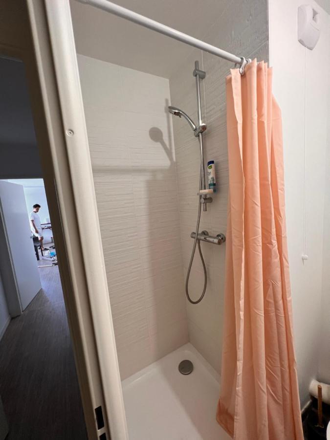 Chambre Individuelle Dans Un Appartement A 37 De Champs Elysees Сартрувіль Екстер'єр фото