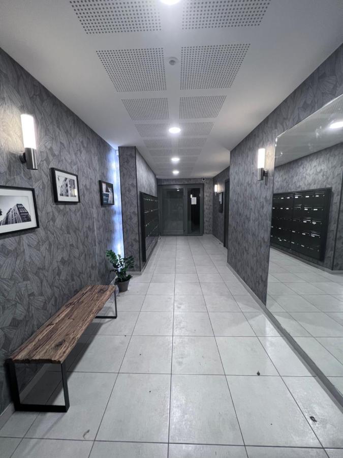 Chambre Individuelle Dans Un Appartement A 37 De Champs Elysees Сартрувіль Екстер'єр фото