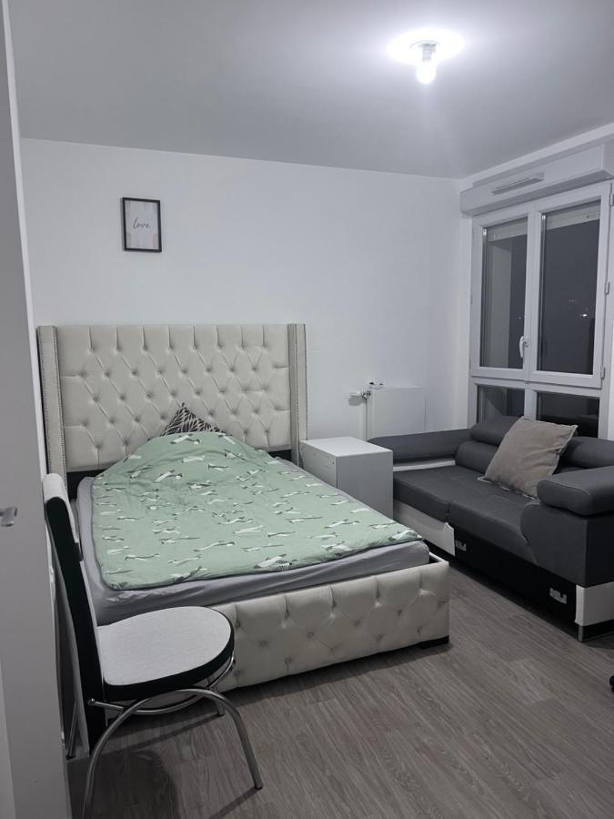Chambre Individuelle Dans Un Appartement A 37 De Champs Elysees Сартрувіль Екстер'єр фото