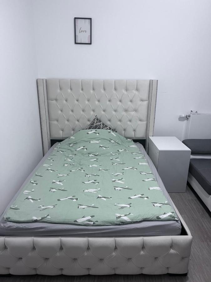 Chambre Individuelle Dans Un Appartement A 37 De Champs Elysees Сартрувіль Екстер'єр фото